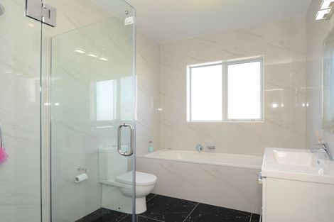 Photo of property in 75 San Valentino Drive, Henderson, Auckland, 0612