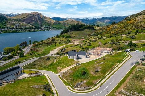 Photo of property in 1 Elk Place, Kelvin Heights, Queenstown, 9300