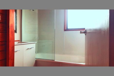 Photo of property in 2/49 Larnoch Road, Henderson, Auckland, 0610