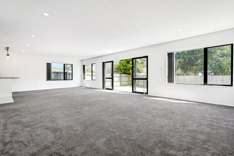 Photo of property in 18a Riverpark Crescent, Henderson, Auckland, 0610