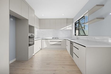 Photo of property in 8 Taipahitini Road, Rosehill, 2113