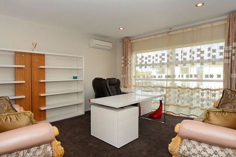 Photo of property in 75 San Valentino Drive, Henderson, Auckland, 0612