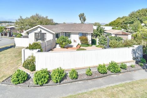 Photo of property in 4 Sonning Place, Redwood, Christchurch, 8051