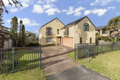 Photo of property in 24 Beach Road, Te Atatu Peninsula, Auckland, 0610