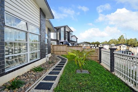 Photo of property in 75 San Valentino Drive, Henderson, Auckland, 0612