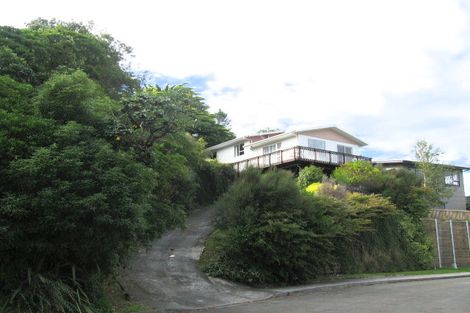 Photo of property in 25 Vista Crescent, Maoribank, Upper Hutt, 5018