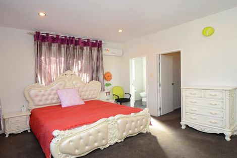 Photo of property in 75 San Valentino Drive, Henderson, Auckland, 0612
