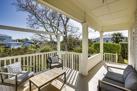 Photo of property in 18 Gladstone Road, Bluff Hill, Napier, 4110