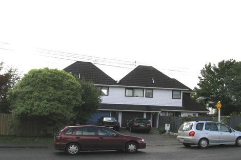 Photo of property in 2/2a Sunnynook Road, Sunnynook, Auckland, 0620