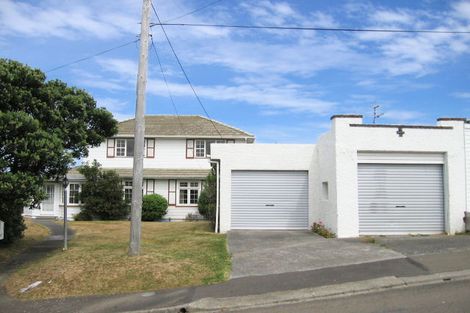 Photo of property in 7 Milne Terrace, Island Bay, Wellington, 6023