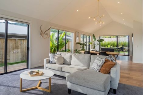 Photo of property in 6 Mahia Lane, Waikanae, 5036