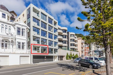 Photo of property in 318 Oriental Parade, Oriental Bay, Wellington, 6011