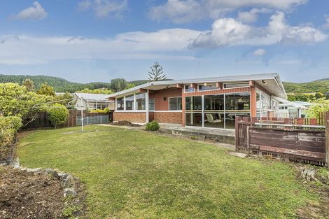 Photo of property in 11 Saint Edmund Crescent, Tawa, Wellington, 5028