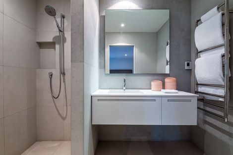 Photo of property in 17a Parr Terrace, Castor Bay, Auckland, 0620