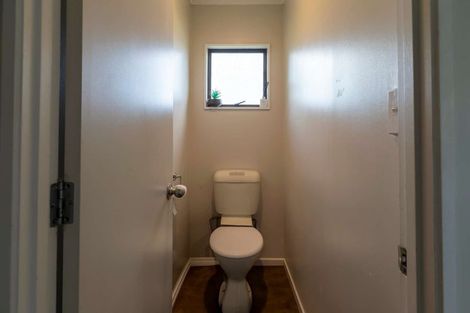 Photo of property in 2/23 Flaunty Place, West Harbour, Auckland, 0618