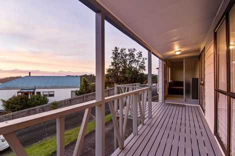 Photo of property in 8 Gillan Place, Bayview, Auckland, 0629