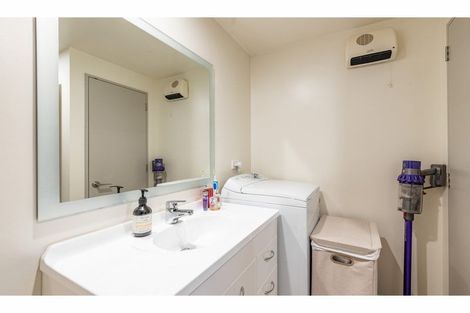 Photo of property in 205 High Street, Oxford, 7430