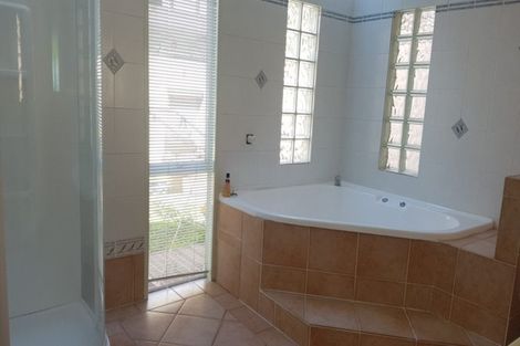 Photo of property in 2/837 Beach Road, Browns Bay, Auckland, 0630