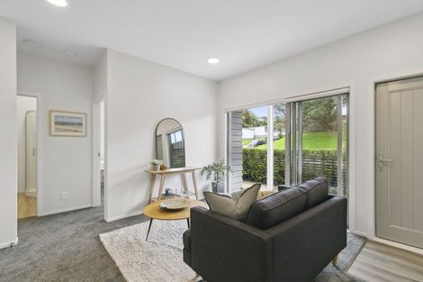 Photo of property in 6 Atkinson Street, Newlands, Wellington, 6037