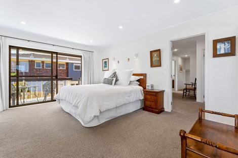 Photo of property in 20 Chatswood Grove, Chatswood, Auckland, 0626