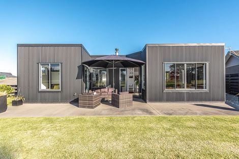 Photo of property in 21 Golf Vue Place, Castlecliff, Whanganui, 4501
