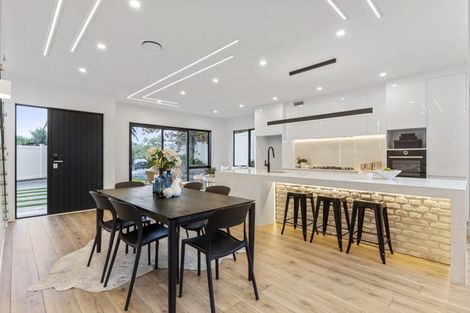 Photo of property in 19a Arosa Place, Forrest Hill, Auckland, 0620