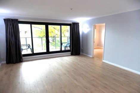 Photo of property in Endeavour Apartments, 23/125 Thorndon Quay, Pipitea, Wellington, 6011