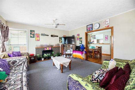 Photo of property in 8 Christina Avenue, Te Atatu South, Auckland, 0602