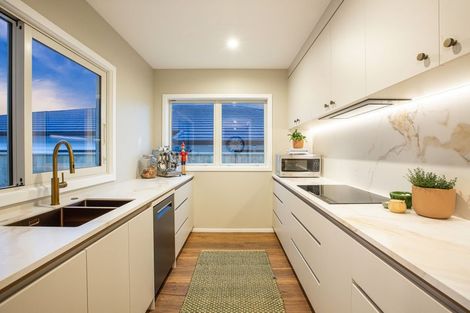 Photo of property in 28 Te Hoiere Street, Aotea, Porirua, 5024