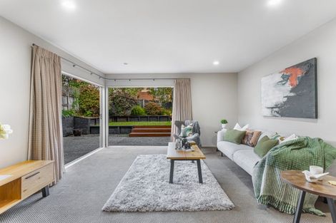 Photo of property in 17 Glen Bay Close, Pinehill, Auckland, 0632