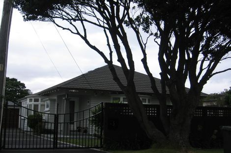 Photo of property in 5 Mantell Street, Seatoun, Wellington, 6022