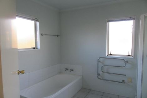 Photo of property in Heritage Estate, 4/11 Harrison Road, Mount Wellington, Auckland, 1060