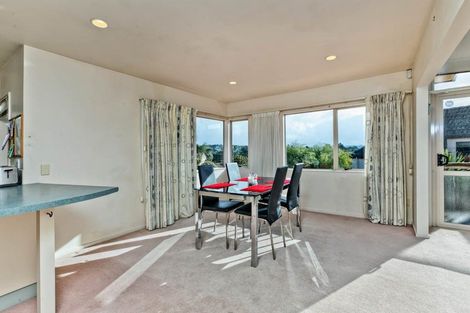 Photo of property in 8 Mandeville Place, Unsworth Heights, Auckland, 0632