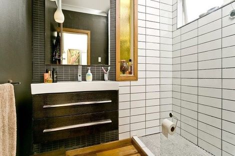 Photo of property in 255 Glenfield Road, Hillcrest, Auckland, 0627