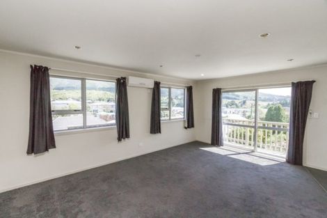 Photo of property in 9 Anthony Street, Tawa, Wellington, 5028