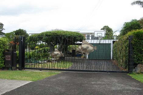 Photo of property in 69 Kiwi Esplanade, Mangere Bridge, Auckland, 2022
