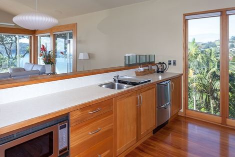 Photo of property in 36 Tutaritari Road, Hahei, Whitianga, 3591