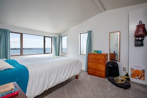Photo of property in 90 Owhiro Bay Parade, Owhiro Bay, Wellington, 6023