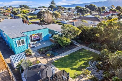 Photo of property in 9 Mahana Road, Paraparaumu Beach, Paraparaumu, 5032