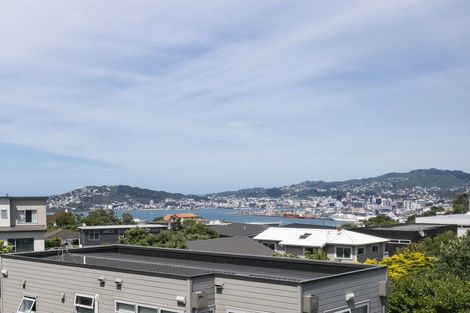 Photo of property in 2/50 Mandalay Terrace, Khandallah, Wellington, 6035