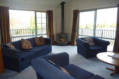 Photo of property in 49 Cedar Drive, Kelvin Heights, Queenstown, 9300