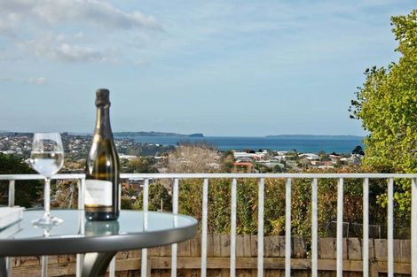 Photo of property in 124 Browns Bay Road, Rothesay Bay, Auckland, 0630