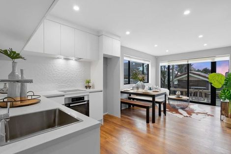 Photo of property in 37 Santa Monica Place, Goodwood Heights, Auckland, 2105