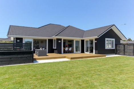Photo of property in 53 Fernbrook Drive, Hurworth, New Plymouth, 4310