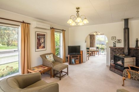 Photo of property in 60 Rewarewa Crescent, Waikanae, 5036