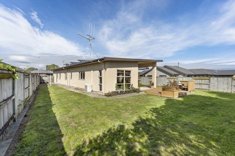 Photo of property in 19 Walnut Grove, Kelvin Grove, Palmerston North, 4414