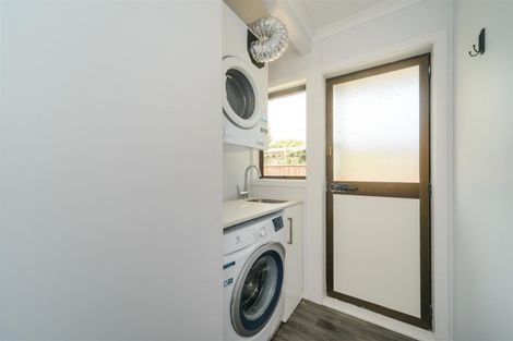 Photo of property in 62 Bridge Street, Bulls, 4818