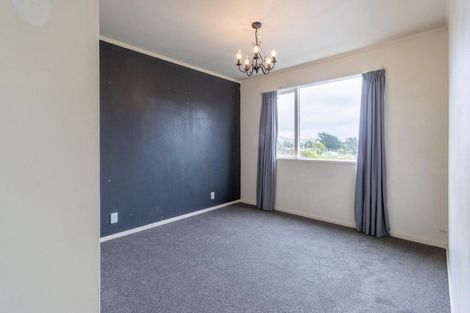 Photo of property in 17b Colchester Crescent, Newlands, Wellington, 6037
