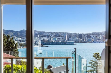 Photo of property in 334 Oriental Parade, Oriental Bay, Wellington, 6011