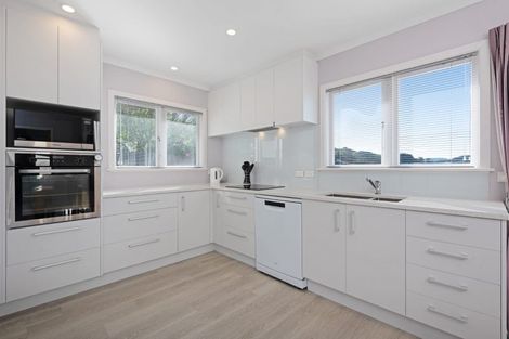 Photo of property in 17 Southern Cross Crescent, Island Bay, Wellington, 6023